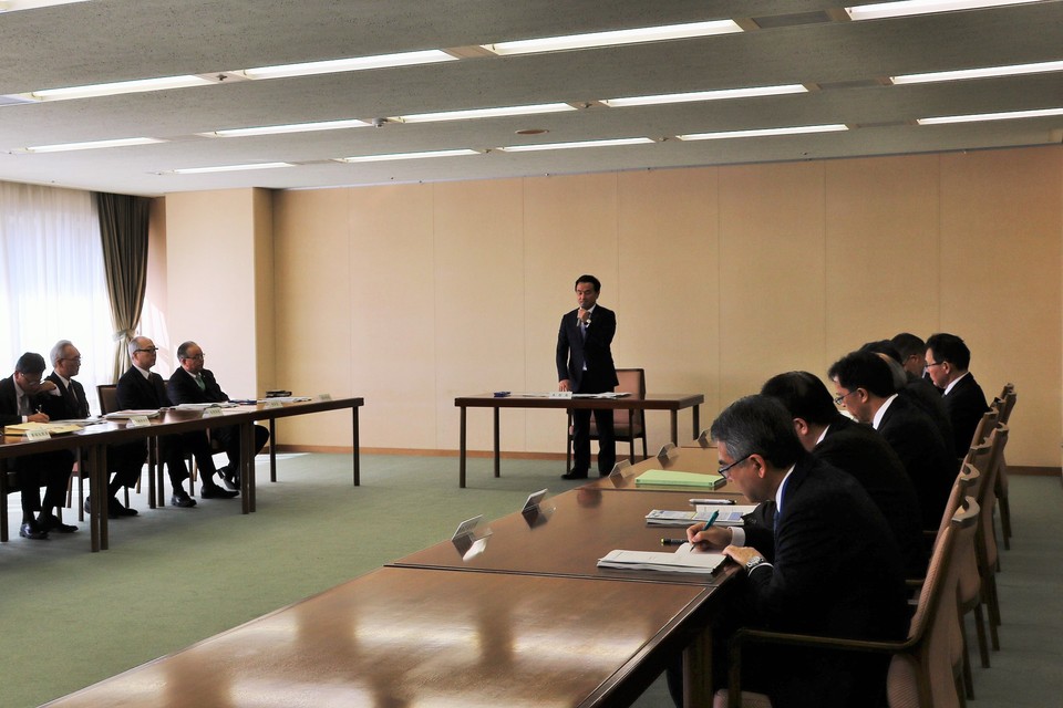 会議での村岡知事の写真2