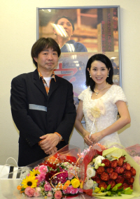 舞台にて（左から秋原監督、西村さん）