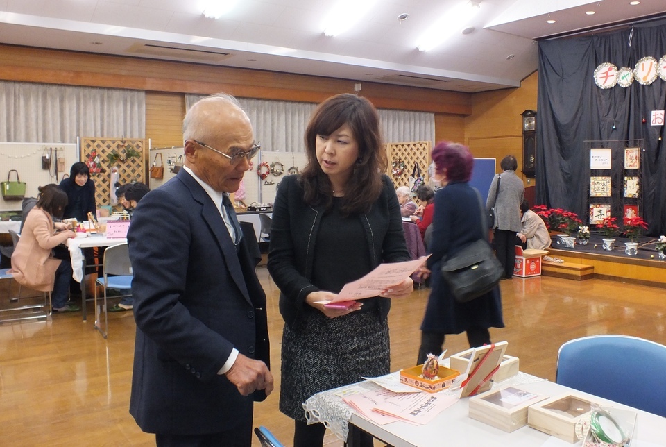 防府海北園チャリティ－アートフェアの会場の写真