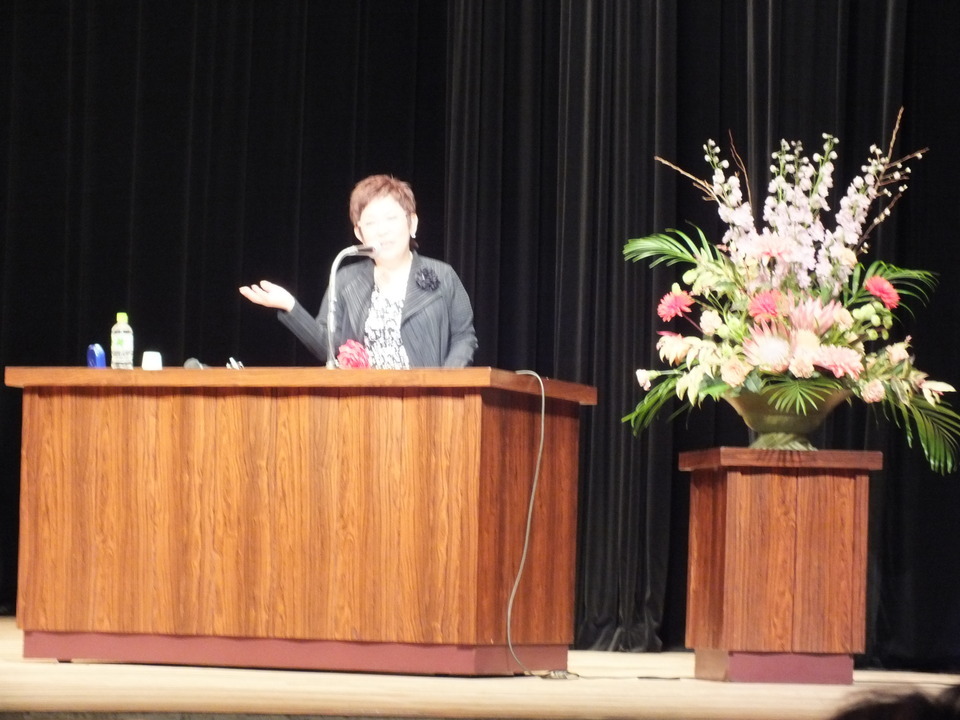 講演中の菊田さんの画像