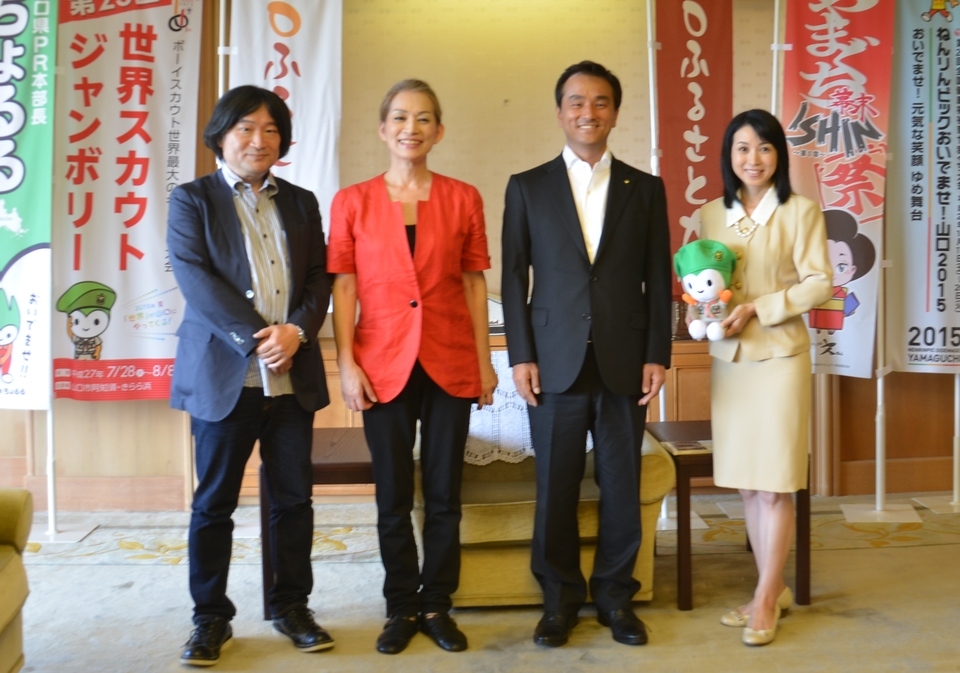 左から品川さん、藤田さん、村岡知事、西村さんの写真