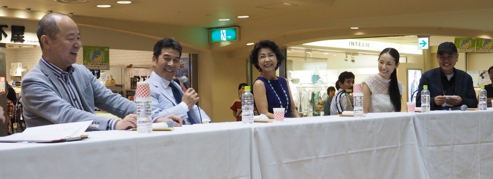 6月1日のトークショーの様子。左から西田さん、井上さん、市毛さん、吉田さん、佐々部監督の画像