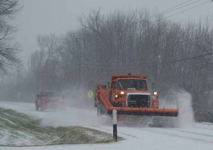 Snowplow on Donges Bay Road　除雪車の画像1