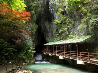 image2:La meseta de Akiyoshidai y la cueva Akiyoshido（秋吉台・秋芳洞）