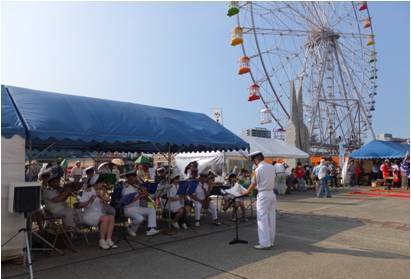 吹奏楽団による演奏