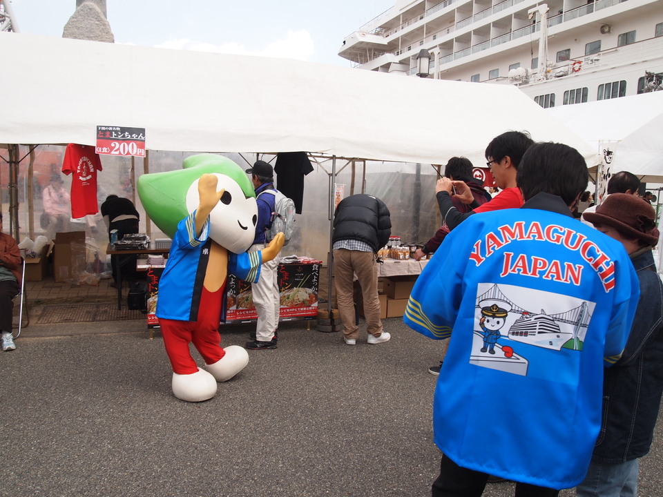 ちょるるも物産販売を盛り上げ