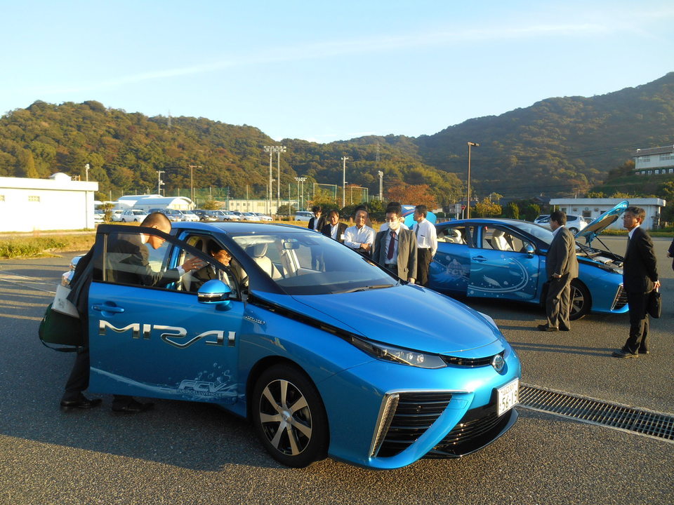 燃料電池自動車の試乗会