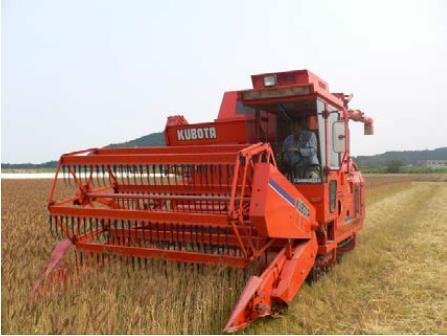 麦等の収穫機械