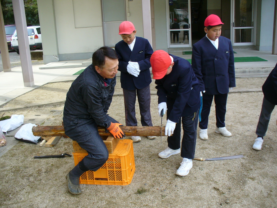 丸太伐りの画像