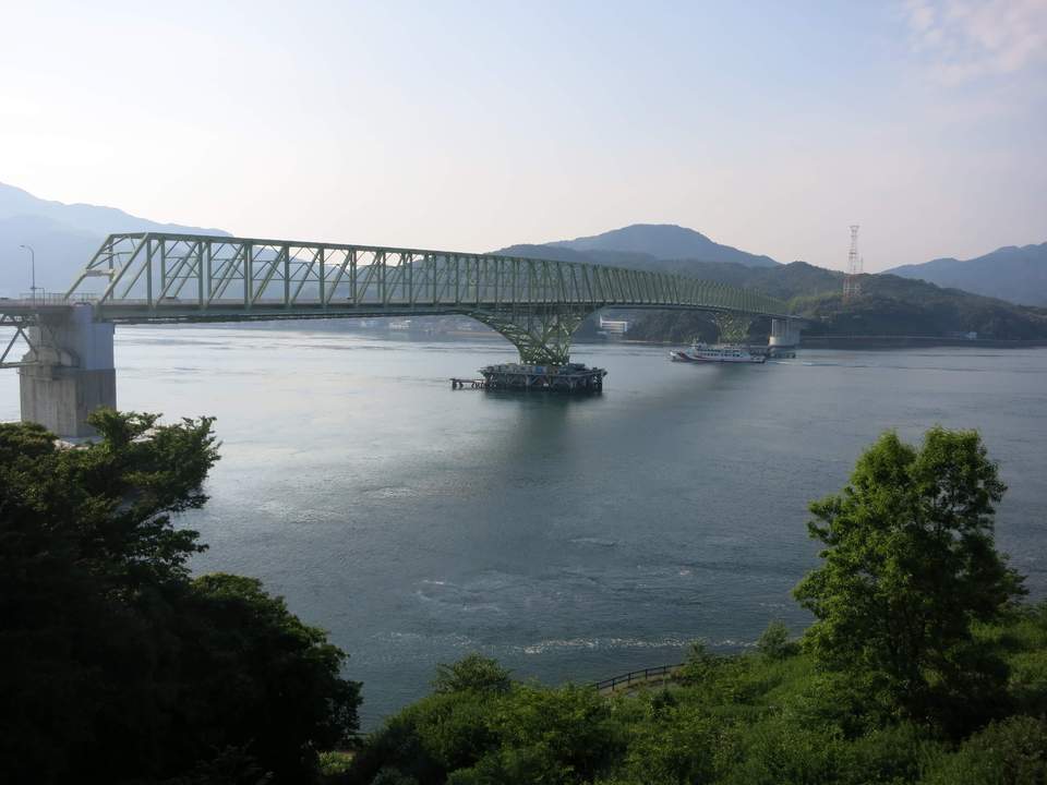 「海を渡る橋」　高原透也（山口市立大殿小学校4年）