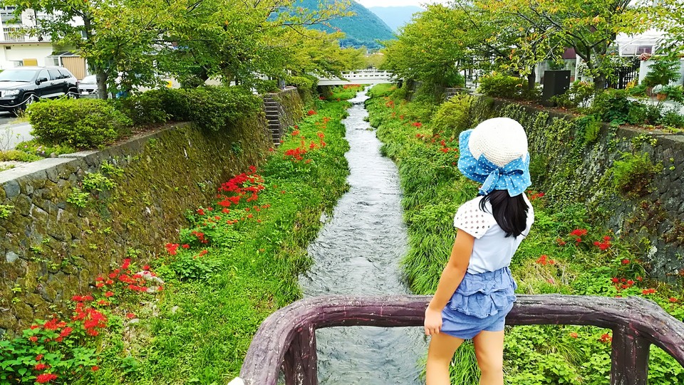 「川と妹」　吉松夏苗（山口市立小郡南小学校2年）