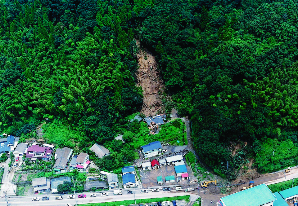 急傾斜地の崩壊現場