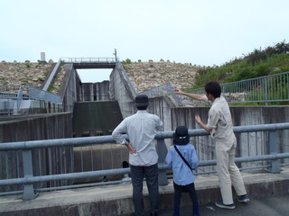 真締川ダム見学状況写真