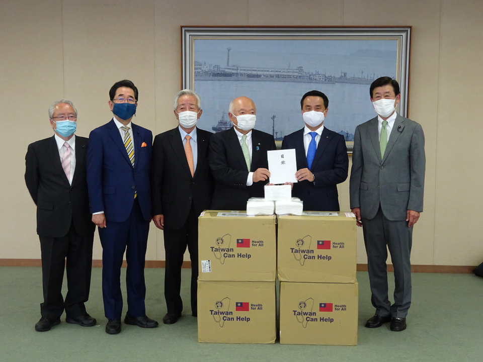 台湾からの医療マスクを伝達する柳居議長