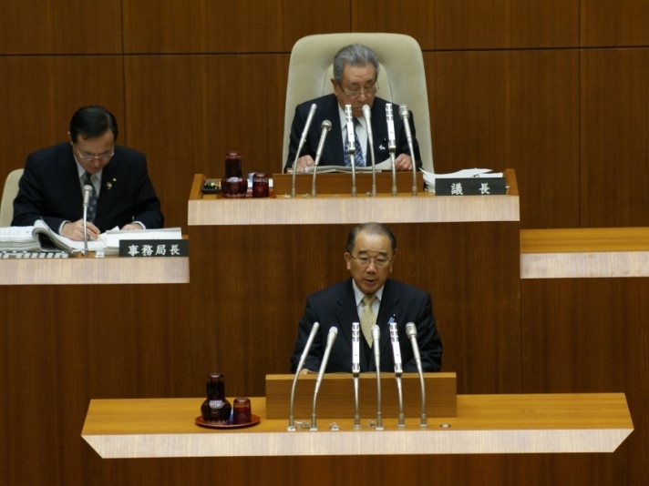 提案理由説明をする伊藤会長の画像