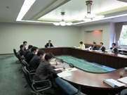 委員による検討協議の画像3