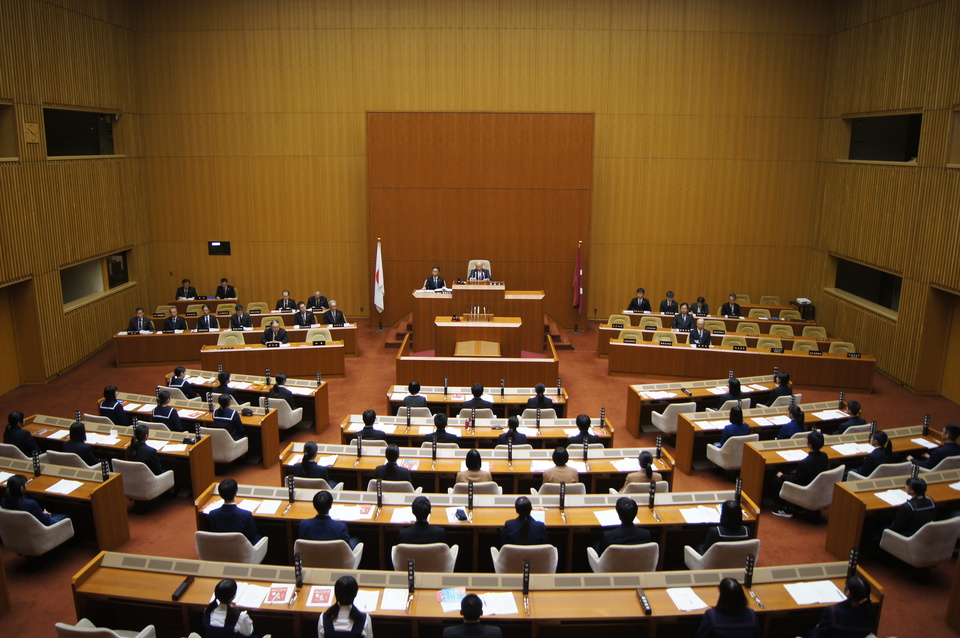 第5回やまぐち高校生県議会(議場全景) 第5回やまぐち高校生県議会(議場全景)