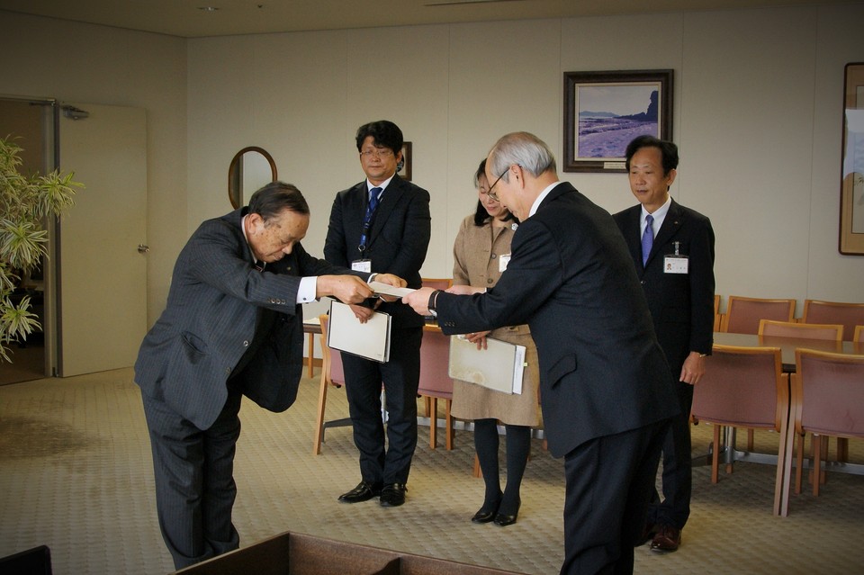 1月24日（金曜日）山口県社会教育委員の会議が山口県教育委員会へ提言書を提出しましたの画像