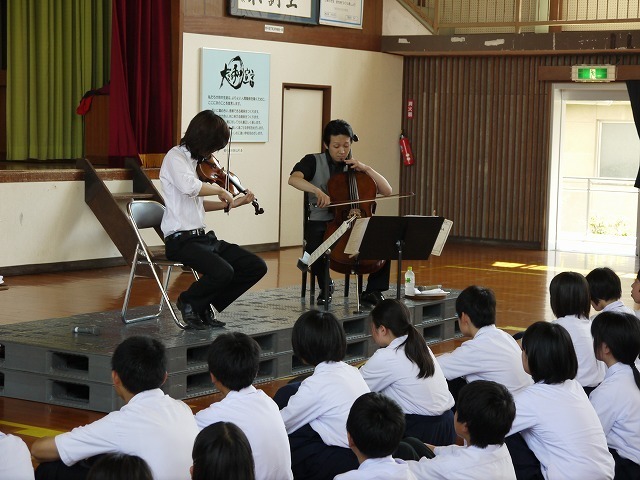 音楽　ヴァイオリンとチェロの演奏会の画像3