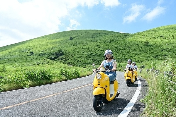 お洒落なレンタル原付バイクで秋吉台の絶景や周辺の観光地等を周遊の画像1