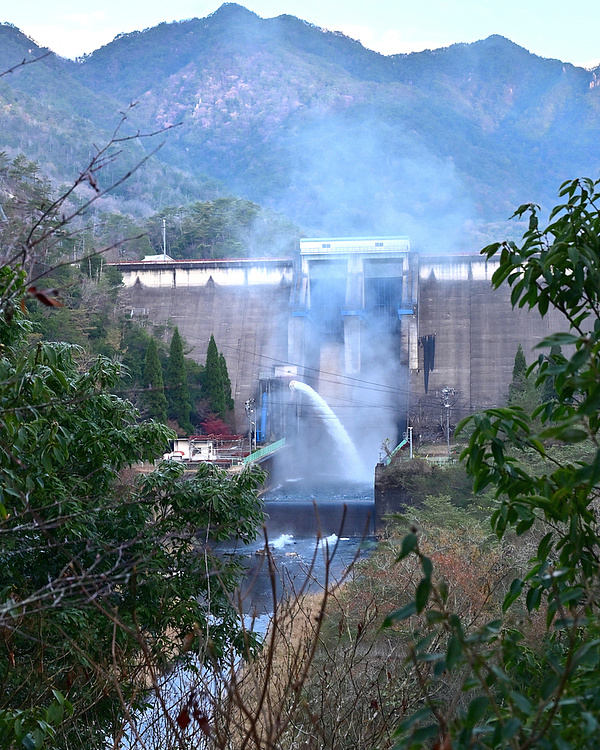 晩秋の小瀬川ダム