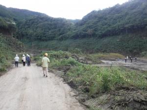 水没予定地見学状況写真2